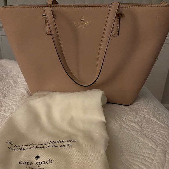 Kate Spade Purse - Picture 1 of 3